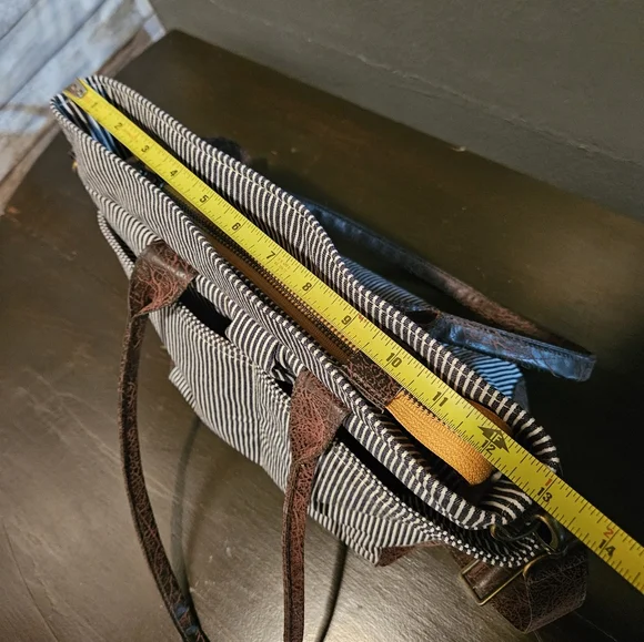 Chic Striped Tote with Brown Leather Details - Picture 9 of 11